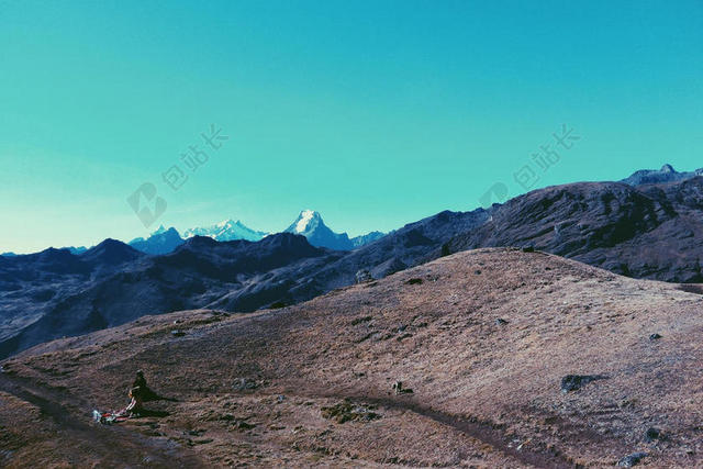 自然风景荒芜的山坡背景图片
