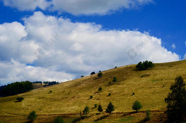 彩色自然秀美蓝天白云下的原野自然山野野外背景图片