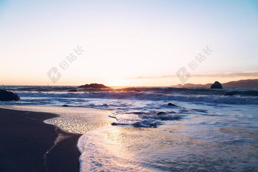 广告自然夕阳下的唯美海滩度假宣传背景图片