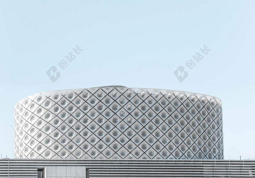 白色建筑创意蓝天下的圆形建筑建筑设计背景图片