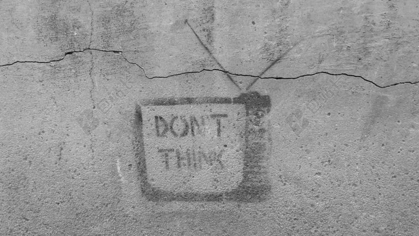 灰黑艺术经典水泥墙上的电视机图像绘画艺术创作背景图片