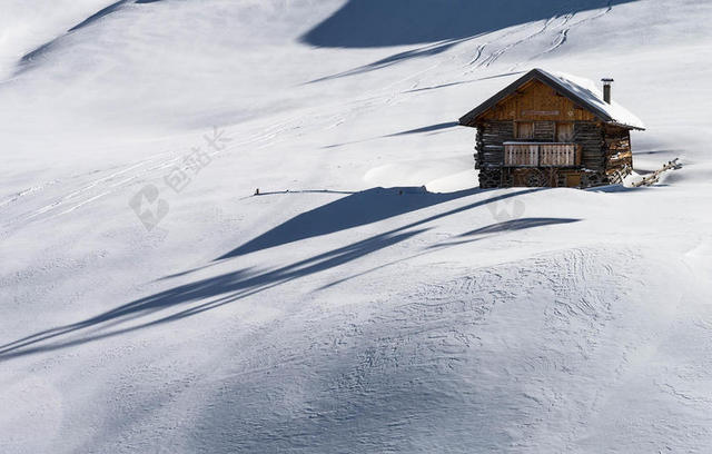 黄白自然清新雪地上的木房子自然雪景背景图片