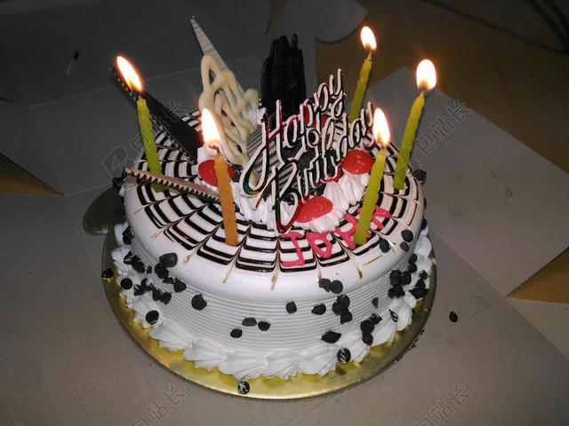 餐饮唯美生日蛋糕背景图片