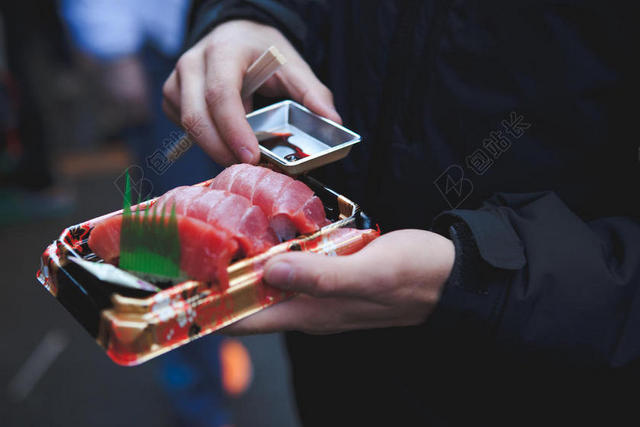 食物日式盒子里面的寿司食物肉食日式背景图片