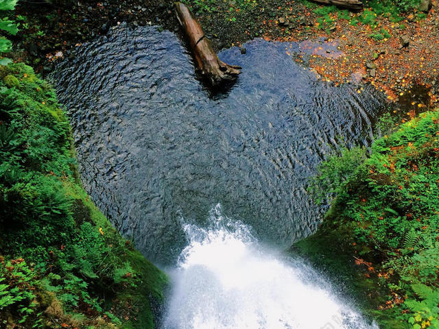 自然清秀瀑布流水自然旅游休闲山水背景图片