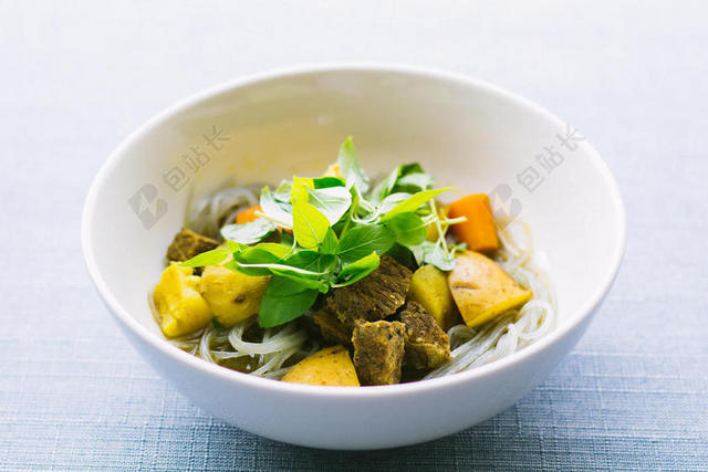 餐饮时尚凉皮美食背景图片
