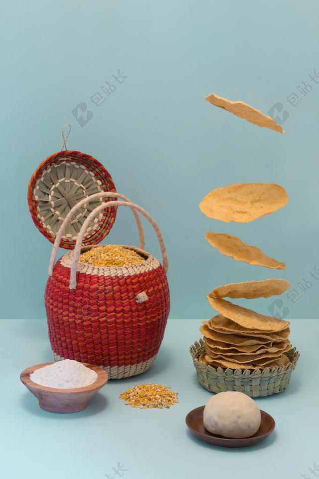 篮子里的稻米和饼干背景图片