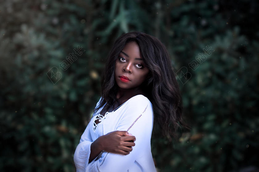 美丽的黑人女人背景图片