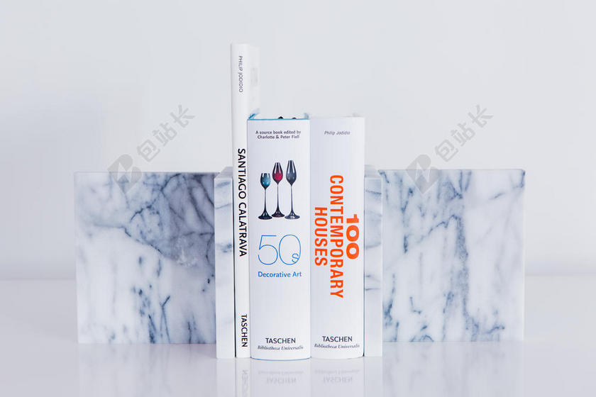 彩色书籍丰富不同大小薄厚的书本放在一起书本阅读看书背景图片