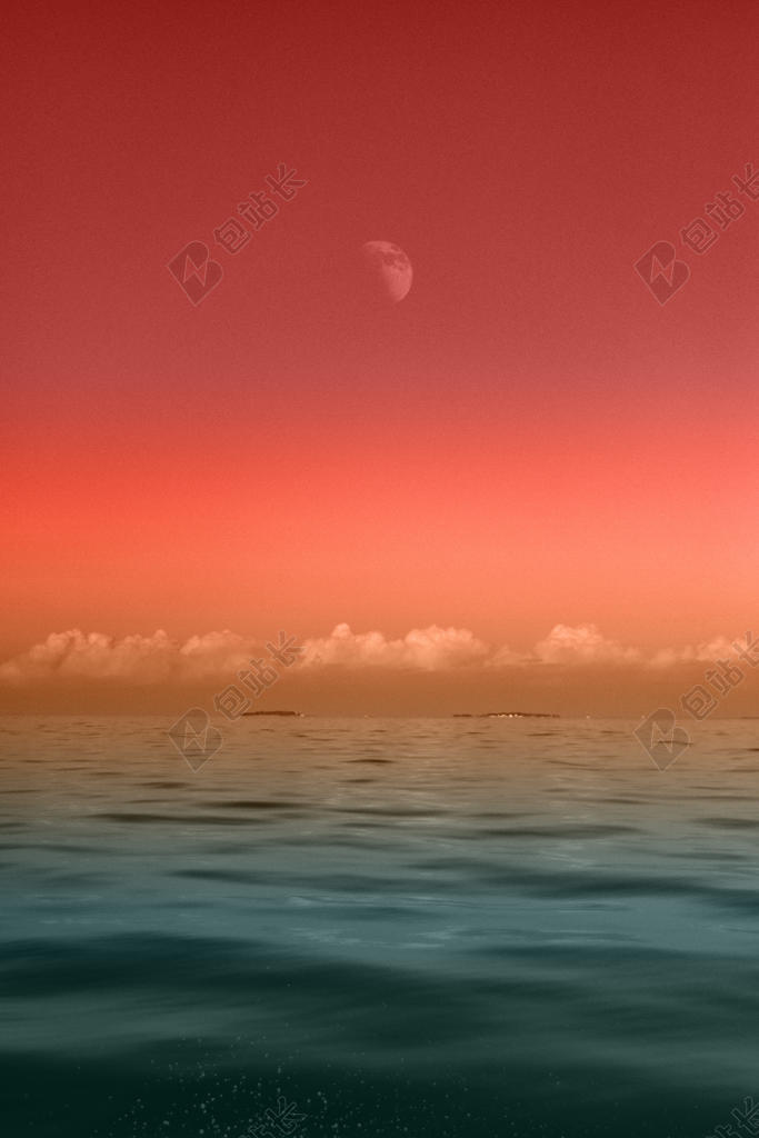 红色的彩霞和蓝色的海面背景图片