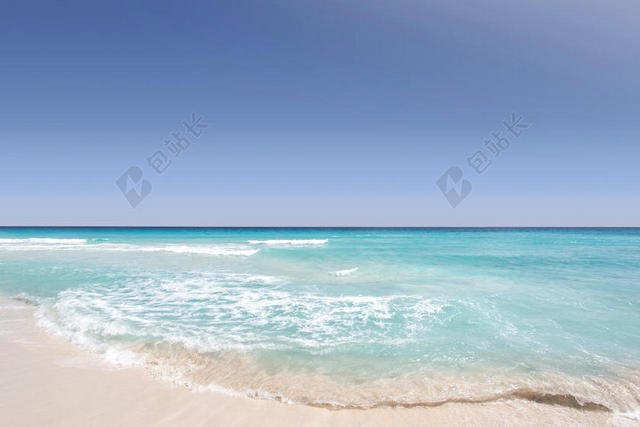 蓝白啊大海清新蓝天下的海和沙滩自然大海景点背景图片