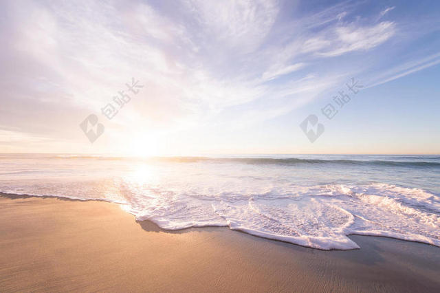 黄白大海美丽蓝天下的海洋和沙滩自然大海旅游背景图片