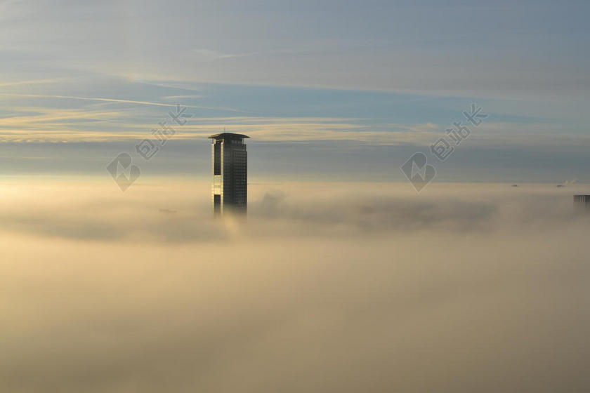 摄影自然被云层覆盖的高架桥背景图片