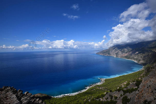美丽的蓝色海湾背景图片
