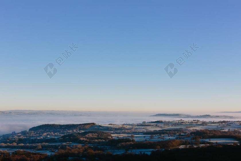 冬天的森林背景图片