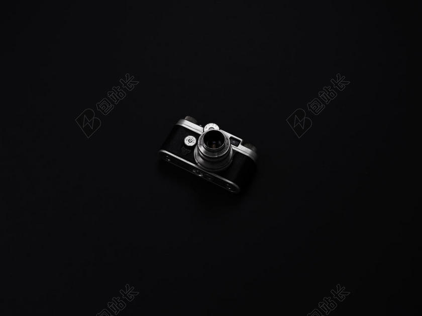 黑色的老式金属相机背景图片