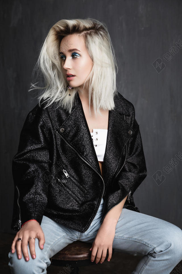 金发 特写 眼睛 面对 面部 表达 时尚 女性的 女孩 头发 发型 女士 嘴唇 人 姿势 皮肤 穿 女人 年轻的