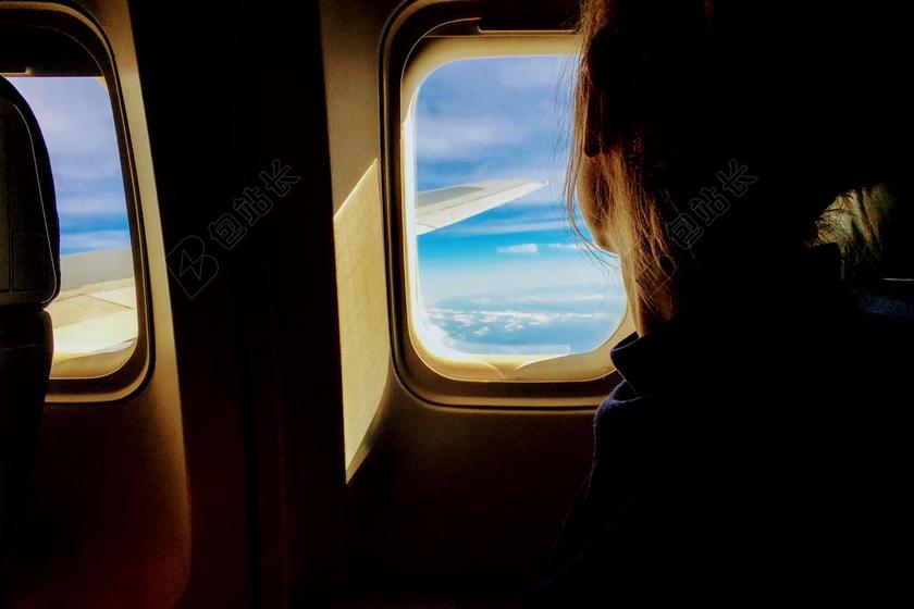 成人 冒险 飞机 飞机 商业 小屋 云 日光 目的地 航班 飞 光 机车 结束 这个 云 乘客 人 人 飞机 肖像 反射 座位 坐 天空 旅游 运输 系统 旅行 旅行 （旅行） 假期 窗口 窝