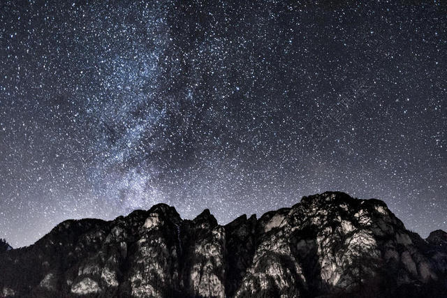 占星术 天文学 星座 宇宙 黑暗的 探索 银河 山 自然 夜 夜 天空 在户外 多石的 山 风景 天空 南方 蒂罗尔 星空 天空 星星