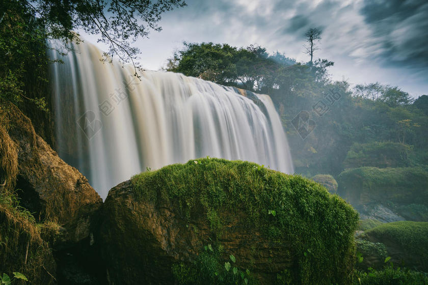 级联 环境 瀑布 森林 景观 叶 苔藓 山 自然 在户外 雨林 河 岩石 风景 石头 流动 旅行 树 水 瀑布 荒野 伍兹
