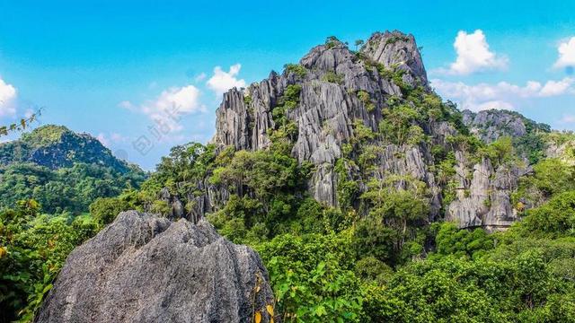 冒险 美丽的 悬崖 云 环境 叶子 森林 绿叶 高的 田园 景观 叶 山 自然 在户外 植物 雨林 多石的 多石的 山 风景 风景 景象 天空 石 旅行 树 热带的 看法 荒野 伍兹