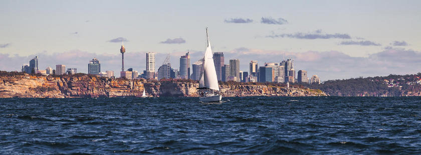 建筑学 船 建筑 卷云 云 城市 城市 看法 城市景观 日光 港 港湾 地标 玛丽娜 海洋 在户外 河 帆船 帆船 海 海滨 天空 天际线 摩天大楼 旅游 镇 运输 系统 旅行 城市的 水 船舶 WATERFRON