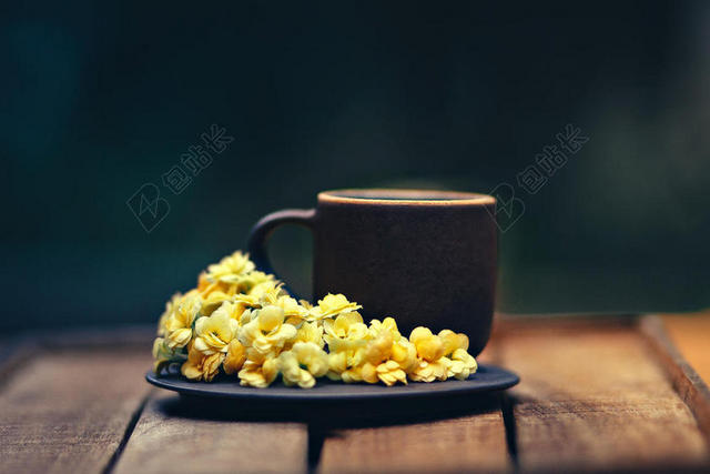 饮料 模糊 早餐 咖啡因 卡布奇诺 陶瓷 杯子 特写 咖啡 咖啡 打破 咖啡 杯子 咖啡 喝 颜色 杯子 美味的 深度 属于 领域 喝 意大利浓咖啡 热的 一餐 杯子 盘子 桌子 茶 木材 木制的 黄色的 花