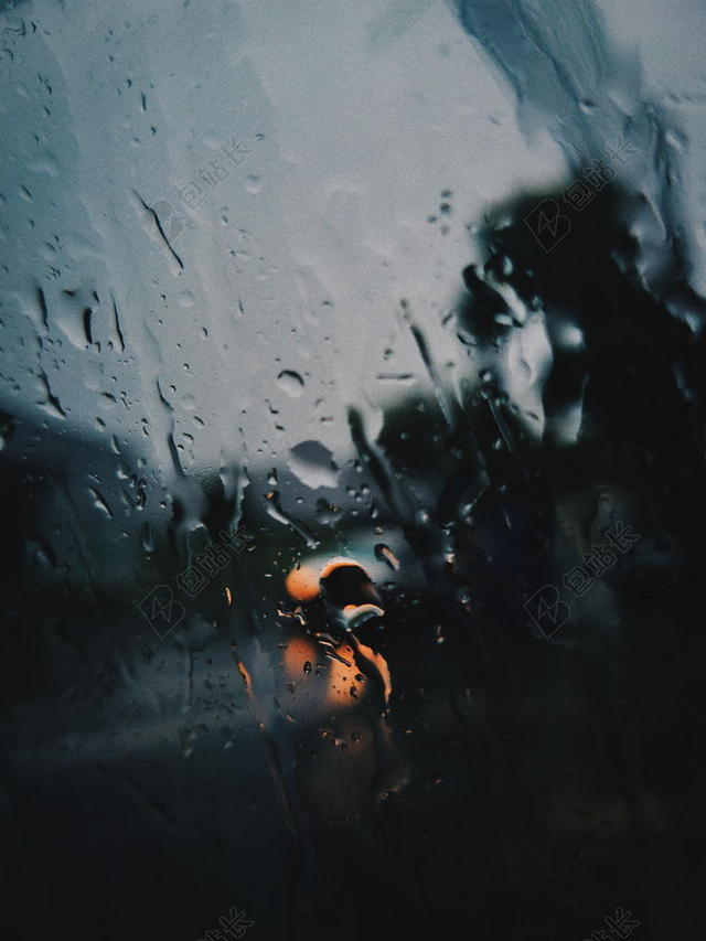 行动 模糊 黑暗的 滴 玻璃 光 镜子 潮湿的 潮湿 运动 在户外 雨 下雨 反射 边 看法 水 天气 潮湿的