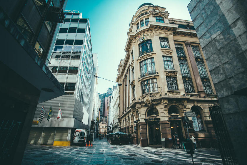 建筑的 设计 建筑学 建筑 忙碌的 汽车 城市 城市 灯 城市景观 云 现代的 在户外 人 路 天空 街道 高的 旅游 塔 交通 旅行 城市的