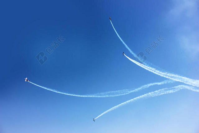 特技飞行 飞机 空气 空气 力 空气 显示 飞机 飞机 飞机 航展 飞行 航空 日光 快速的 战士 航班 飞 飞行 高的 喷气式飞机 天空 烟 速度 运输 系统 旅行