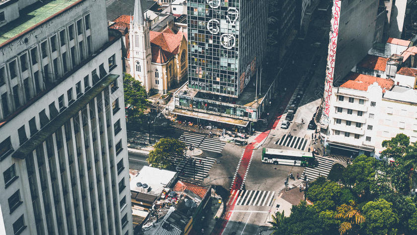 空中 建筑学 建筑 汽车 城市 城市景观 地标 现代的 在户外 天际线 摩天大楼 街道 高的 树 城市的