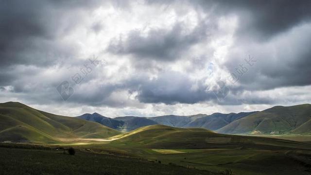 黎明 日光 领域 草 小山 山 景观 山 自然 在户外 风景 天空 雪 夏天 日落 旅行 山谷
