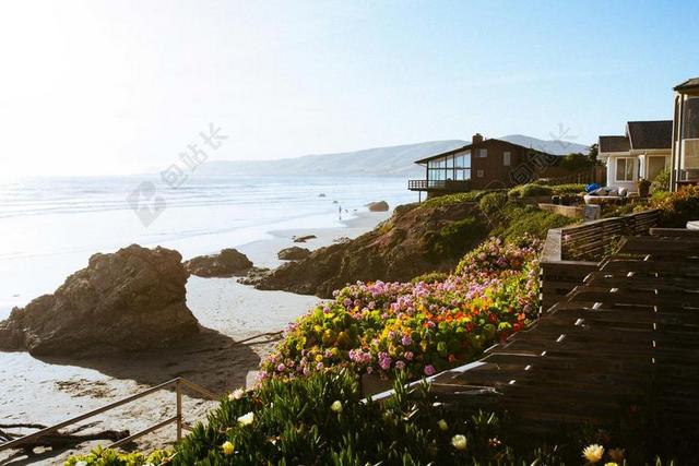 建筑学 海湾 海滩 美丽的 明亮的 海岸 精致的 植物区系 花 房子 田园 岛 山 海洋 海边 赛德 在户外 和平 植物 岩石 沙 风景 风景 海 海景 海滨 岸 天空 石头 夏天 宁静