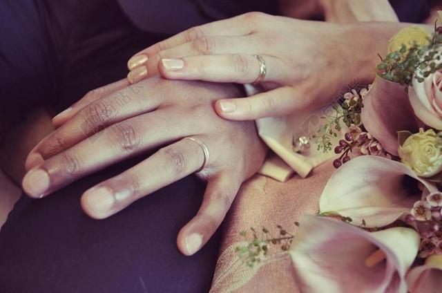 感情 芽 特写 夫妇 手指 花 手 爱 结婚 花瓣 关系 戒指 浪漫