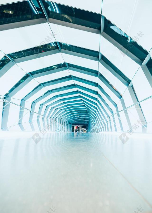 白色的空旷走廊背景图片