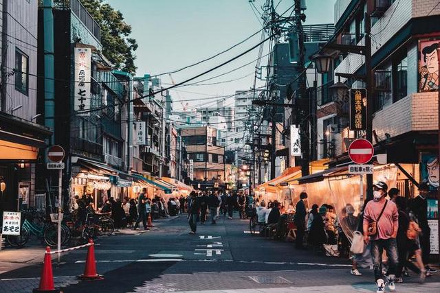 商务 商人 电子商务 股票交易所 业务 工作  城市 都市 时尚 现代化 灯光 光线 激光 打火机 人群 聚会 日本 城市 现代生活