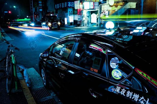 商务 商人 电子商务 股票交易所 业务 工作 科技 技术 信息科技  汽车 车 小汽车 轿车 跑车  夜晚 晚上 黑夜 黑暗 灯光 霓虹灯 城市 都市 时尚 现代化 旅行 旅游 行程 度假 休闲 度假 假日 家 家园 家居 故乡 美丽 休闲 饮料 喝酒 饮水 日本 城市 现代生活
