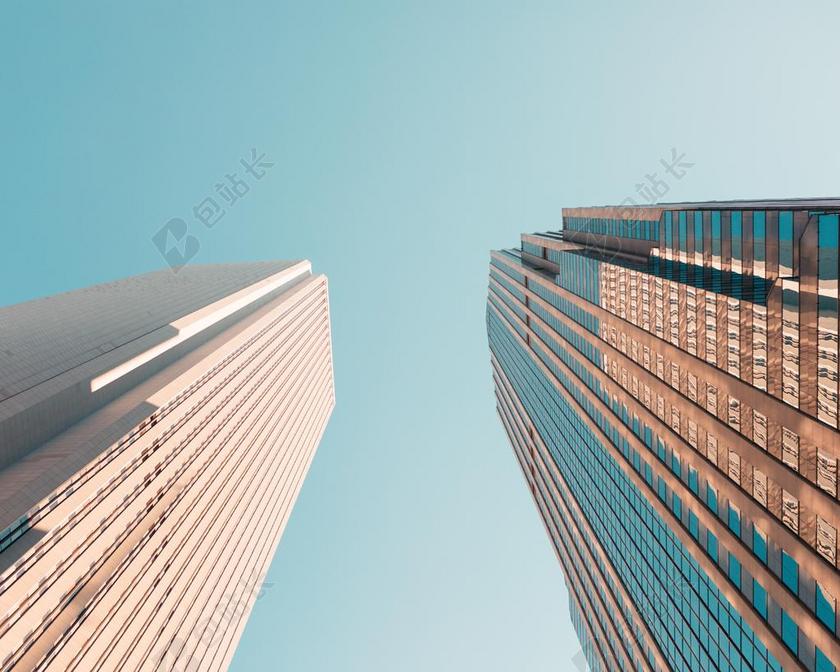 清晨的阳光和大楼背景图片