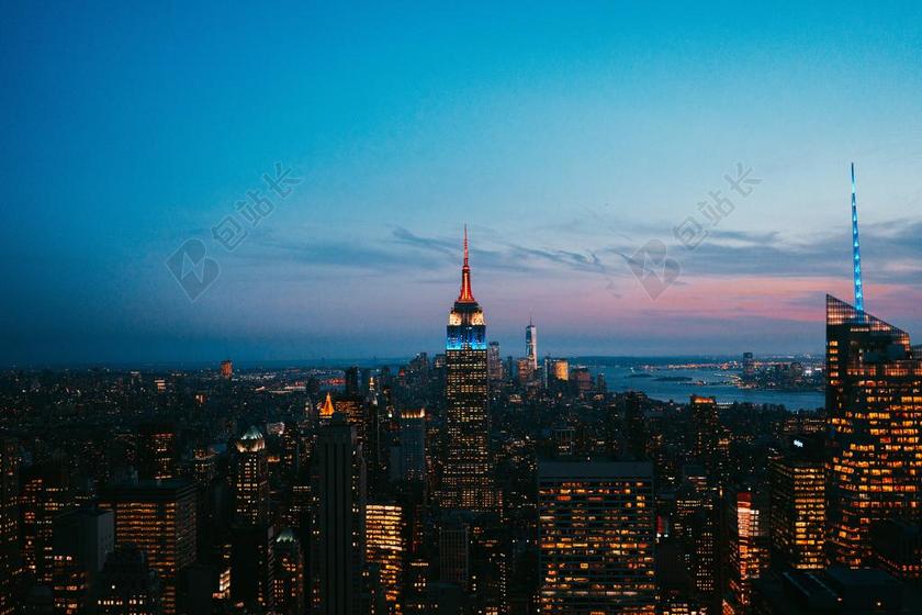 商务 商人 电子商务 股票交易所 业务 工作    建筑 大厦 建筑物 建设  城市 都市 时尚 现代化 夜晚 晚上 黑夜 黑暗 灯光 霓虹灯  日落 夕阳 太阳 灯光 光线 激光 打火机 天空  云 云朵 天空 活力 工作 职业 职场 商务