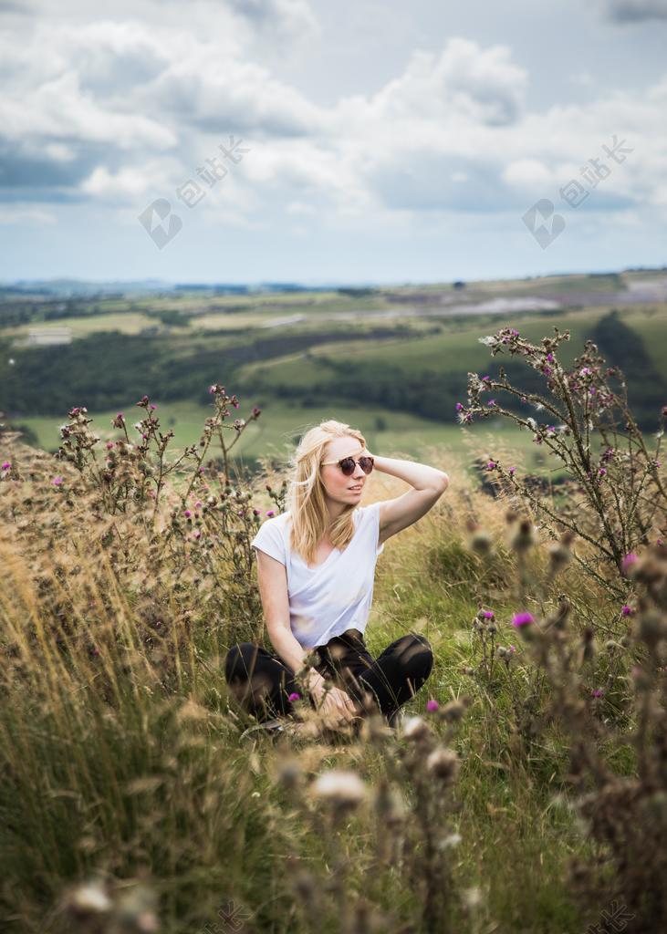 商务 商人 电子商务 股票交易所 业务 工作  风景 风光 美景 田园 山水 日落 夕阳 太阳  美女 丽人 优雅 美丽 漂亮 女孩 女人 女性  山 山峰 顶峰 景色  购物 商场 流行 时尚 美丽 商场 店铺 商家 购物 旅行 旅游 行程 度假 休闲 度假 假日 幸福 快乐 高兴 家庭 甜蜜 微笑 莞尔一笑 甜蜜 肖像 人物特写 画像 女孩 少女 姑娘 美丽 自然 环境 人物 人群 风土人情 活力  一个女人 女性 女士 美丽 女人