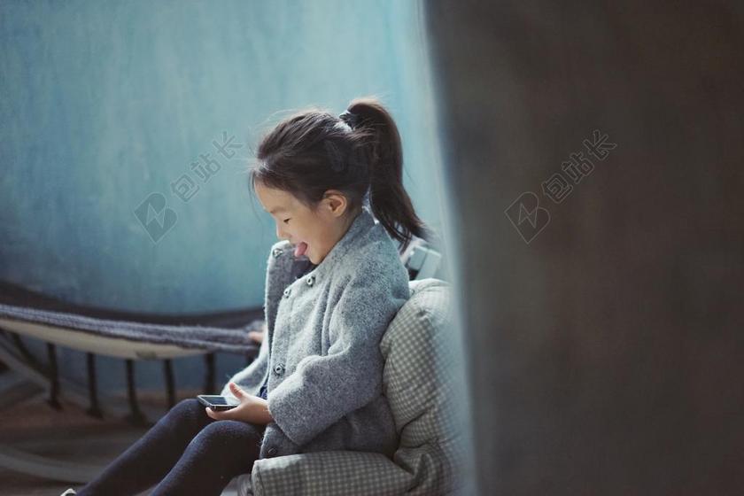 商务 商人 电子商务 股票交易所 业务 工作 科技 技术 信息科技  手 手势 握手 击掌 胜利 家 家庭 家族 家人 团结 团圆 城市 都市 时尚 现代化 美女 丽人 优雅 美丽 漂亮 女孩 女人 女性  灯光 光线 激光 打火机  笑 开怀大笑 兴奋 幸福 快乐 高兴 家庭 甜蜜 家 家园 家居 故乡 美丽 休闲 宝宝 婴儿 孩子  孩子 儿童 童真 肖像 人物特写 画像 女孩 少女 姑娘 美丽 全身像  自然 环境 人物 人群 风土人情 童年 回忆 记忆 工作 职业 职场 商务