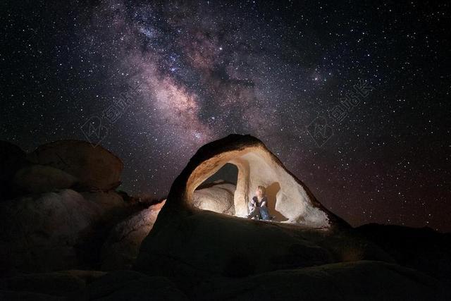 谈话 交流 对话 沟通 通话   星空 太空 空间 星空 星星 闪光 明星 夜晚 晚上 黑夜 黑暗 灯光 霓虹灯 风景 风光 美景 田园 山水 灯光 光线 激光 打火机 地球 泥土 草地 操场  丽人 优雅 美丽 漂亮 女孩 女人 女性 冒险 探险 远足 度假 旅游 休闲 挑战 极限运动  旅行 旅游 行程 度假 休闲 度假 假日 父亲 长辈 父爱 家 家园 家居 故乡 美丽 休闲 肖像 人物特写 画像 母亲 母爱 学校 学院 音乐 音乐会 演唱会 自然 环境 全身像 脚 足 空白 留白 人物 人群