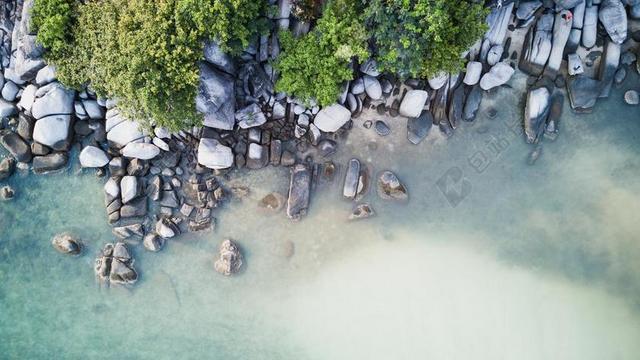 办公室 工作室 工作 职场 风景 风光 美景 田园 山水  地球 泥土 草地 操场  自然 环境 雨 下雨 惬意 活力
