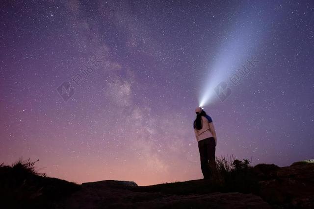 星空 星星 闪光 明星  夜晚 晚上 黑夜 黑暗 灯光 霓虹灯  风景 风光 美景 田园 山水 灯光 光线 激光 打火机 旅行 旅游 行程 度假 休闲 度假 假日 天空  男士 男性 男人