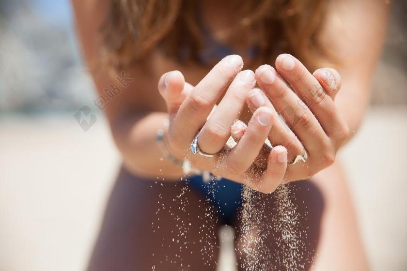 手 手势 握手 击掌 胜利 婚礼 喜庆 庆祝 节日 婚姻 爱人 恋人 情侣 幸福 快乐 高兴 家庭 甜蜜 肖像 人物特写 画像 夏日 夏季 热情 沙滩 海滩  全身像