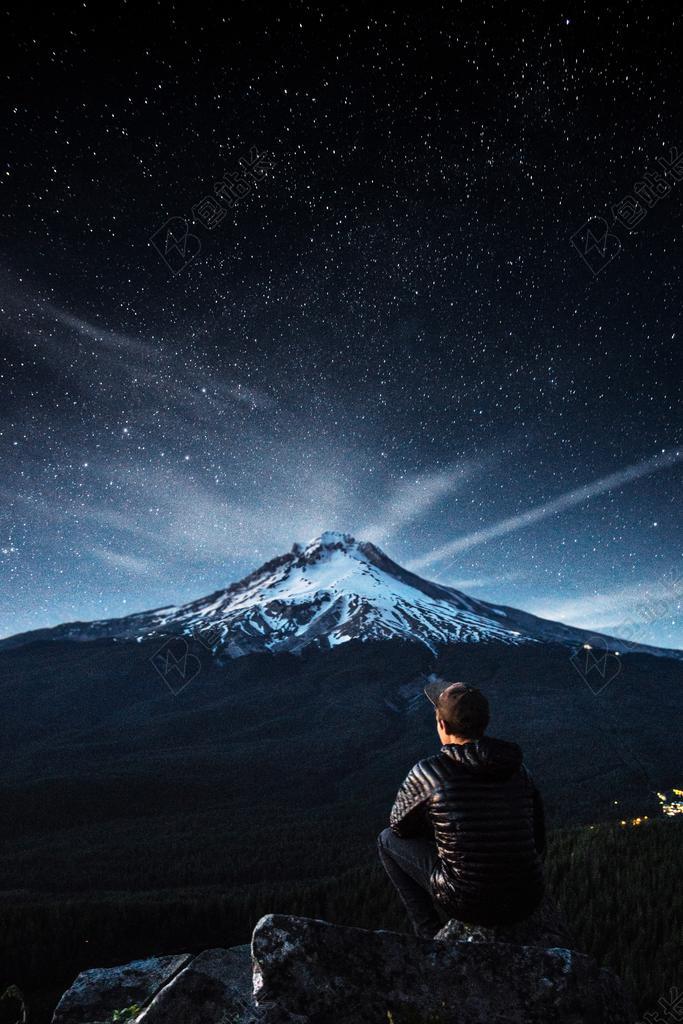 星空 星星 闪光 明星   星空 太空 空间  夜晚 晚上 黑夜 黑暗 灯光 霓虹灯 地球 泥土 草地 操场 冒险 探险 远足 度假 旅游 休闲 挑战 极限运动 爱情 恋爱 恋人 情人 情侣 浪漫 天空 肖像 人物特写 画像  可爱的 全身像  云 云朵 天空 山 山峦 山峰