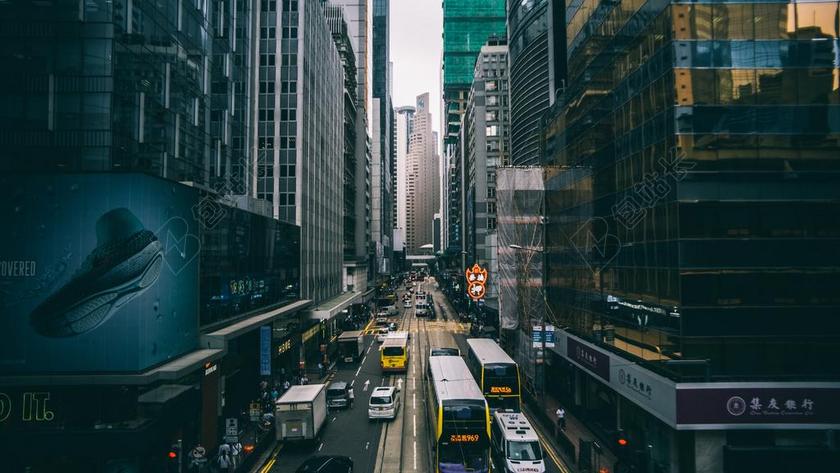 建筑 大厦 建筑物 建设     汽车 车 小汽车 轿车 跑车 城市 都市 时尚 现代化 夜晚 晚上 黑夜 黑暗 灯光 霓虹灯  道路 旅途 路途 户外 街道 公路 建筑 结构 建筑物 建筑学