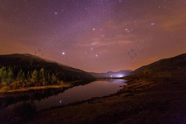 星空 太空 空间     风景 风光 美景 田园 山水 星空 星星 闪光 明星  夜晚 晚上 黑夜 黑暗 灯光 霓虹灯 灯光 光线 激光 打火机 山 山峰 顶峰 景色 夏日 夏季 热情 天空 树木 丛林 森林  自然 环境  树 树木 树林 森林