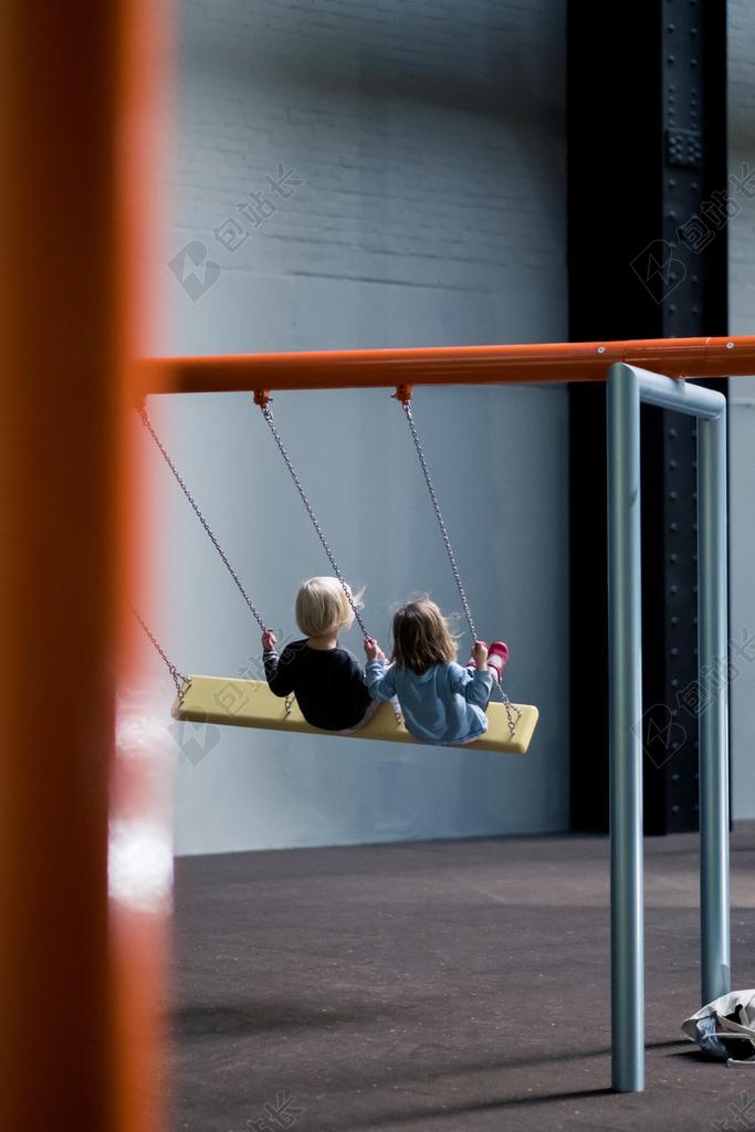 星空 太空 空间 城市 都市 时尚 现代化 墙 围墙 表面 隔阂 背景 爱情 恋爱 恋人 情人 情侣 浪漫 开心 喜悦 笑话 开怀大笑 朋友 友谊 友情 幸福 快乐 高兴 家庭 甜蜜 孩子 儿童 童真  肖像 人物特写 画像  女孩 少女 姑娘 美丽 现代 现代化 流行 全身像 自然 环境 人物 人群 风土人情