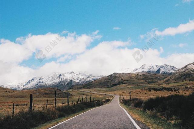 风景 风光 美景 田园 山水 道路 旅途 路途 户外 街道 公路 山 山峰 顶峰 景色 冒险 探险 远足 度假 旅游 休闲 挑战 极限运动 冬季 冬天 新年 天空  草地 草坪 草丛 自然 环境  云 云朵 天空 山 山峦 山峰